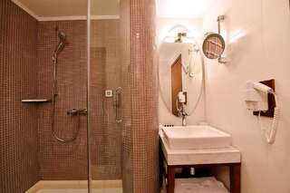 Отель Hotel Ziya Подгорица Стандартный двухместный номер с 1 кроватью-4